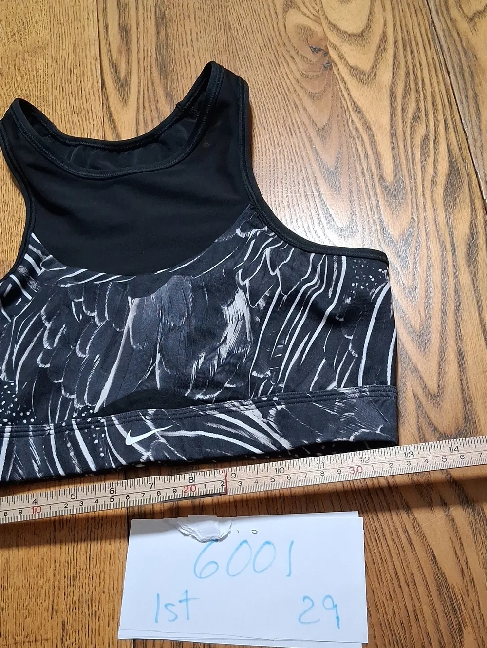 NIKE SPORTS BRA WOMENS MEDIUM Preowned BLACK WHITE Used Sports Exercise DRI FIT